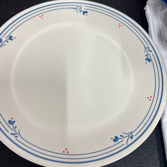 Corelle Cream and Blue Vintage Country Violets Corelle Dinner plates Set of 7 - Picture 11 of 16